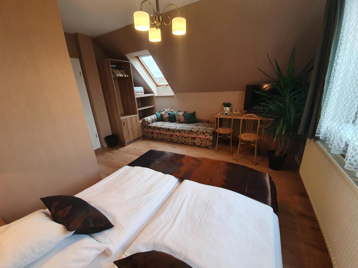 Károlyi Panzió Hotel Eger Kültér fotó